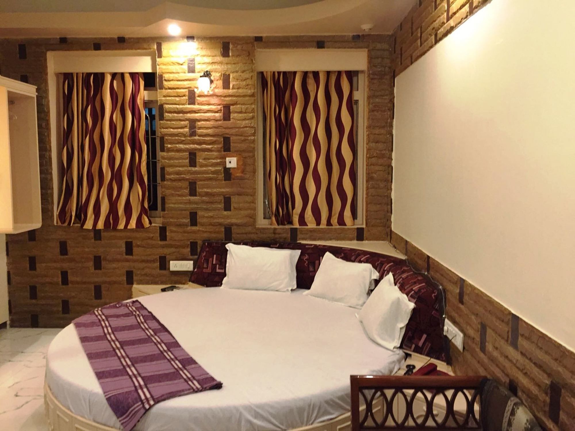Hotel Blue Bird Colaba Mandve Zewnętrze zdjęcie